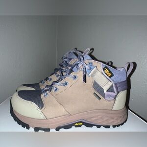 Teva Women’s Gore-Tex Hiking Boots – Brand New!